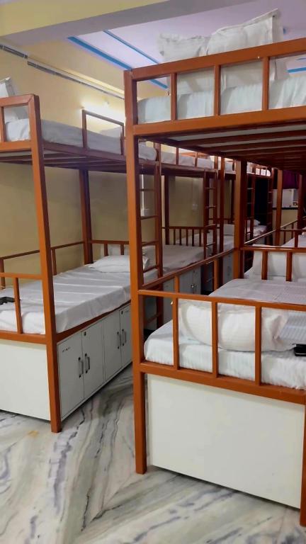 Dorm Beds with Lockers